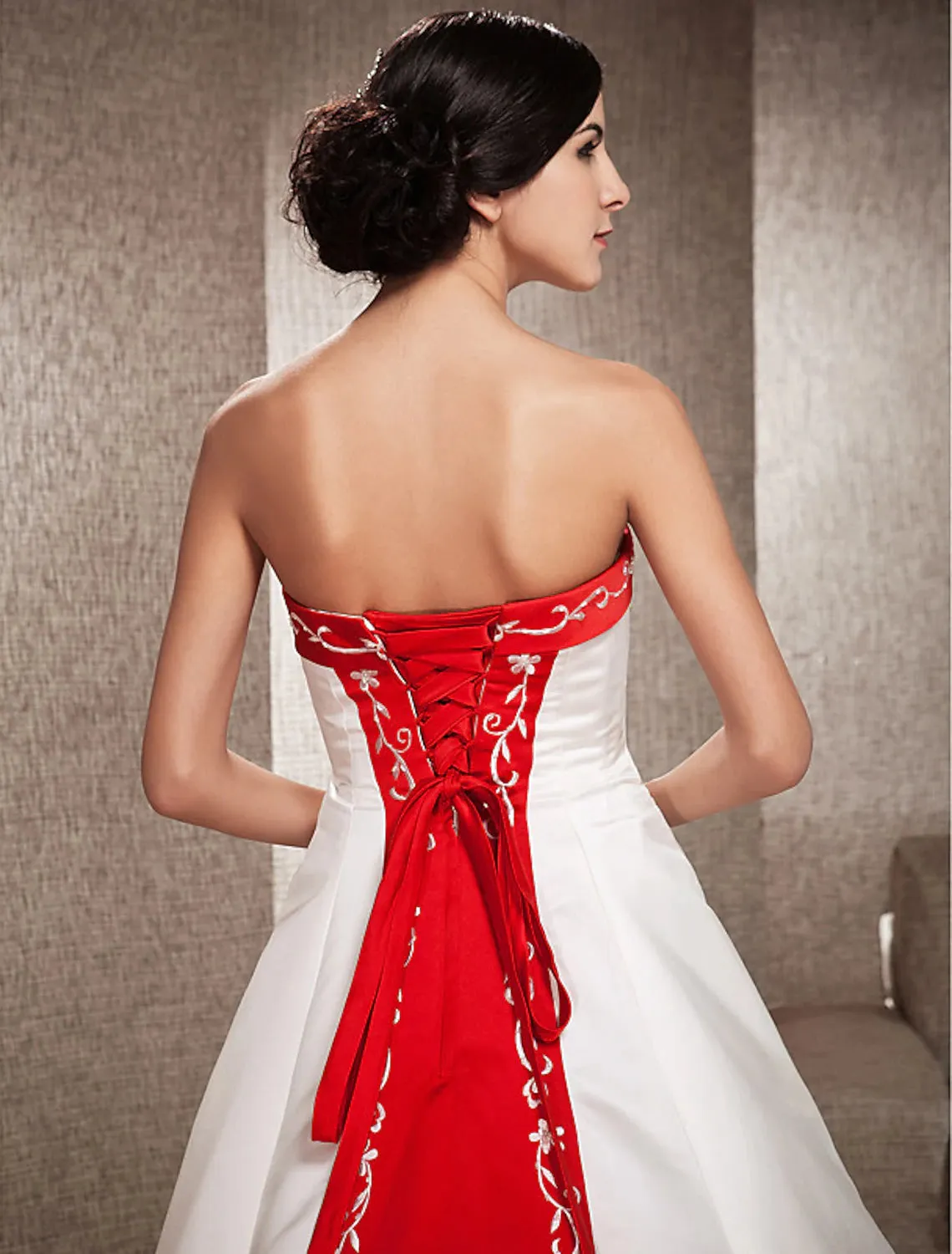 Luolandi Open Back Wedding Dresses Sweep / Brush Train Ball Gown Strapless Strapless Satin With Embroidery
